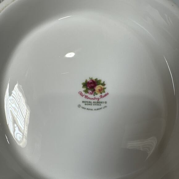 Royal Albert Vintage Old Country Roses Fluted, Footed Round Bowl 9.50” - Picture 3 of 7